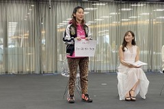 《如龙》夜店女郎演员面试现场照 性感女星参加试镜